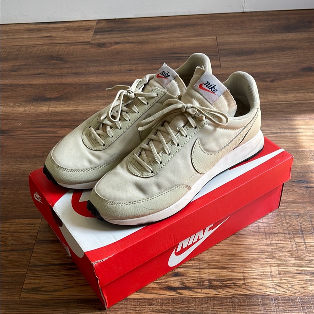 Nike Tan tailwind 79